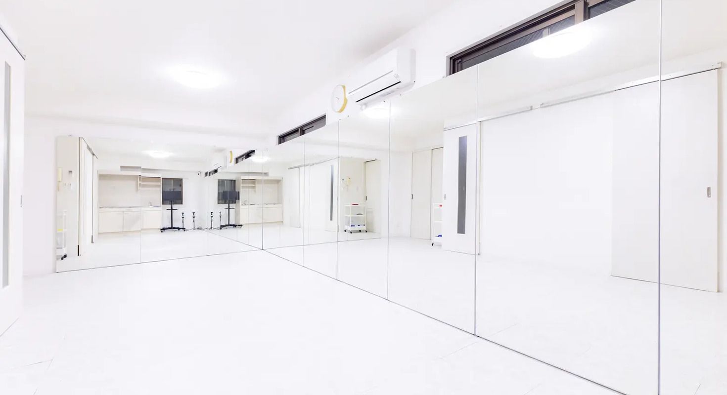 Wellness 南森町の室内の様子
駅から徒歩4分!24時間利用可能なレンタルダンススタジオ!