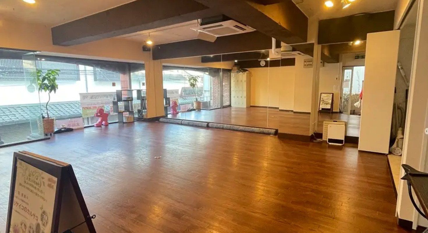 広々とした明るい空間が特徴のレンタルスタジオ！/カルサロスタジオの室内様子
