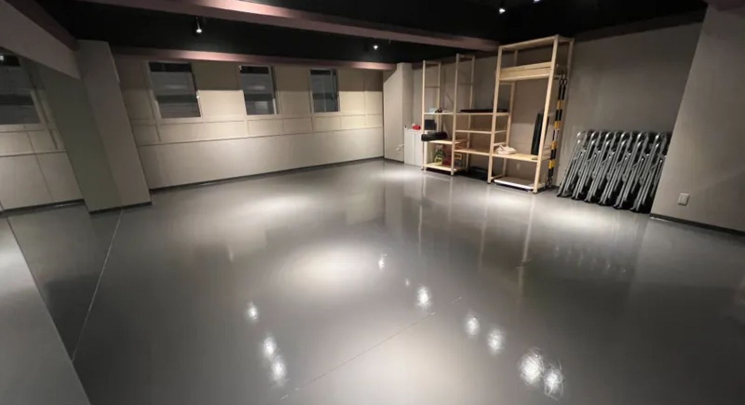落ち着きのあるモダンな雰囲気のスタジオ