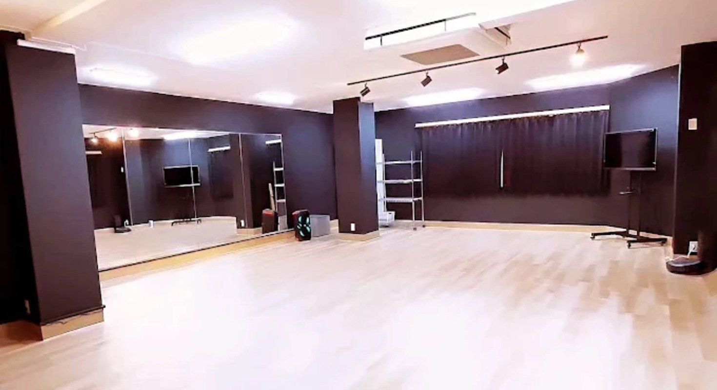 広いスペースと大きな鏡が特徴的なスタジオです。
ダンススタジオとしてご利用いただけます!