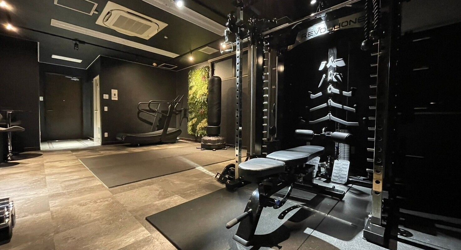 オールインワンラック完備!洗練された完全個室ジム/パーソナルジムBE-JYU
の室内写真