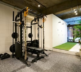 東日本橋駅、馬喰横山駅【徒歩2分】上質でお洒落な隠れ家ジム／少人数レッスン・パーソナルトレーニングに