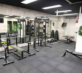 【川口駅西口エリア】ダンベル40㎏・スミス・シャワー完備！80's GYM × CAFE × BAR