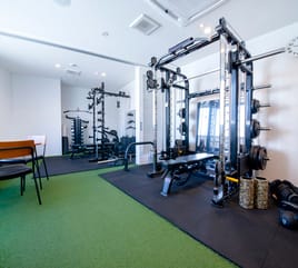 【浦和駅徒歩1分】個室パーソナルジム『ジーサルース店浦和』｜広々40㎡で最大4名利用可能