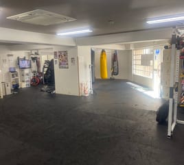 吉野町駅 徒歩3分｜パーソナルトレーニングとキックボクシングができる！横浜のレンタルジム