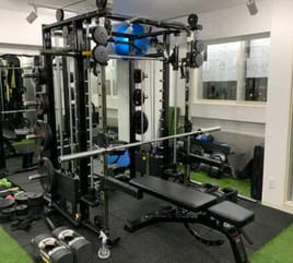 六本木駅徒歩3分の贅沢レンタルジム！｜スミスマシン・パワーラック完備で理想のトレーニングを実現