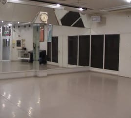 【京橋駅徒歩5分】ダンスやバレエに！天井の高さやフロアにこだわったレンタルスタジオ