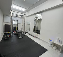【表参道駅より徒歩4分】高品質な設備が揃った完全個室のプライベート空間！撮影・ミット打ち可