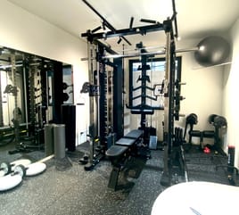 【白金台/恵比寿】高級感のある完全個室ジム🏋️‍♂️ 24h！ミット打ち・TRX・施術ベッド完備✨