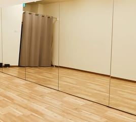 【五条駅徒歩5分】鏡張りのダンス・ヨガスタジオ｜少人数のレッスンや個人練習に最適！