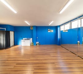 【熊谷駅5分｜24時間営業】大型鏡×41㎡！ダンス・ヨガ・トレーニング等に最適なレンタルスタジオ