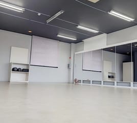 臼杵駅徒歩9分｜韓国風照明×ミラー完備の多目的レンタルスタジオ｜24時間利用可・Wi-Fi無料 BLT studio USUKI