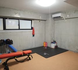 【富雄駅 徒歩10分】静かな住宅街に佇むプライベートレンタルジム「クリーレン」 パーソナルジム クリーレン