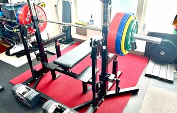 【町田駅7分】パワーリフティング公式コンボラックを完備！充実したフリーウエイトの完全個室ジム