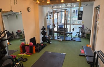 恵比寿・広尾駅近くの本格レンタルジム｜換気完璧で広々フリースペース、トレーニングやヨガ・ピラティスに KOTARO PRODUCTION 恵比寿GYM