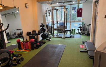 恵比寿・広尾駅近くの本格レンタルジム｜換気完璧で広々フリースペース、トレーニングやヨガ・ピラティスに KOTARO PRODUCTION 恵比寿GYM