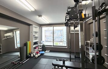 【横浜関内駅徒歩2分】24時間プライベートレンタルジム - 自分だけの空間で本格トレーニング！ BlueStar☆Gym横浜関内店