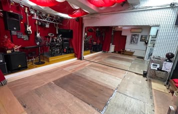 【京成稲毛駅 徒歩1分】防音完備＆多種照明が魅力のレンタルスタジオ