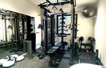 【白金台/恵比寿】高級感のある完全個室ジム🏋️‍♂️ 24h！ミット打ち・TRX・施術ベッド完備✨