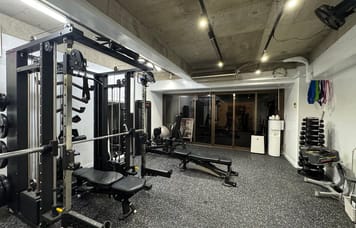 🚶‍♂️ 田原町駅徒歩3分！広々おしゃれなレンタルジム｜少人数トレーニング・貸切OK 💪 パーソナルジム BLAST 浅草店