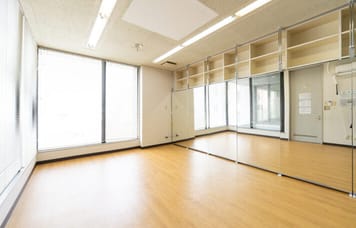 【24時間営業・久留米最安級】西鉄久留米駅徒歩1分！大型鏡＆音響完備のレンタルスタジオReact