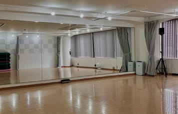 天神橋筋6丁目駅11番出口、大山ビル9階のダンススタジオ。音響設備、ヨガマット、着替えスペース有り B-studio 
