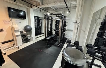 【東銀座駅徒歩1分】モノクロ空間の本格プライベートジム【路面店】 ASAC GYM