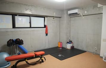 【富雄駅 徒歩10分】静かな住宅街に佇むプライベートレンタルジム「クリーレン」 パーソナルジム クリーレン