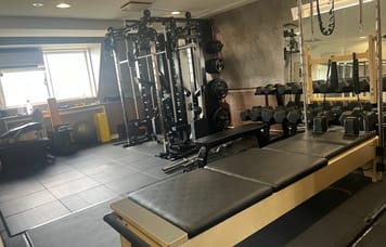 最大4人OK【西新宿五丁目駅 1分】広々50㎡‼️器具充実！5in1マシン･ダンベル35kgまで完備 Personal Gym ELITE 西新宿店