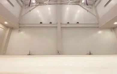 スタジオは約74㎡の広々空間