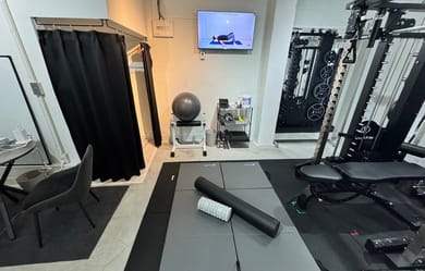 マットを敷いて動画を見ながらストレッチ等可能です。