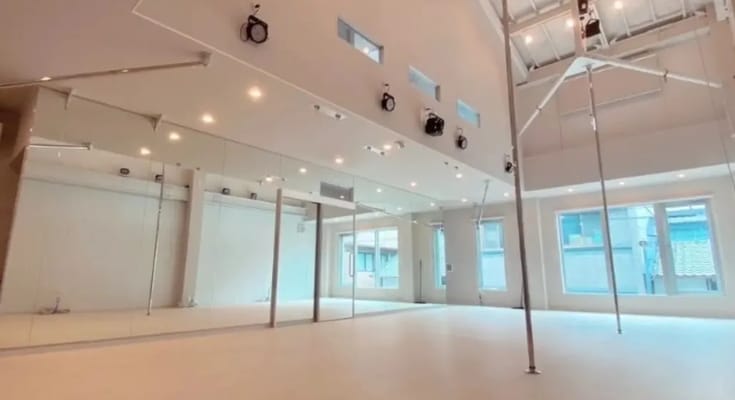 白を基調とした清潔感のある内装