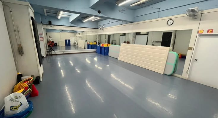 広いスタジオを利用して大人数でのヨガやダンスレッスンなど様々な用途でご利用いただけます。