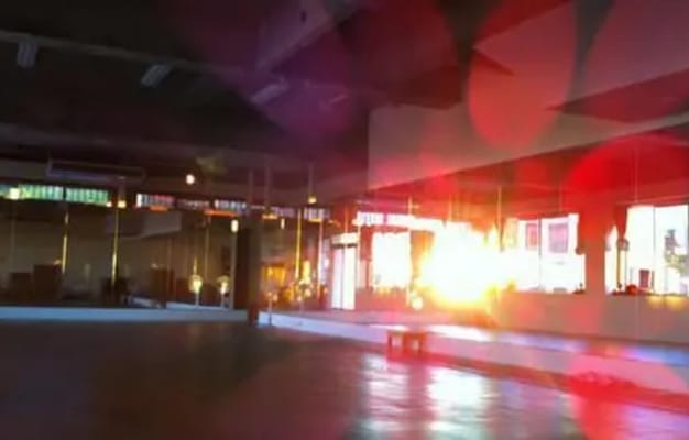 夕方になると、美しい夕日が差し込み、スタジオが柔らかな光に包まれます。/レンタルスタジオ Waioliの室内写真