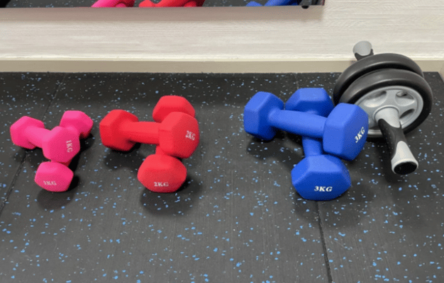 ダンベル3kg×2
            2kg×2
            1kg×2