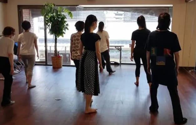 ダンスやヨガなど多用途でお使いいただけます / カルサロスタジオの室内様子