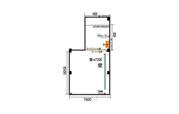 この間取り図は、スタジオのレイアウトを示しています。広さや各エリアの配置が視覚的にわかりやすく表示されており、鏡の位置やエントランスの場所も一目で確認できます。
