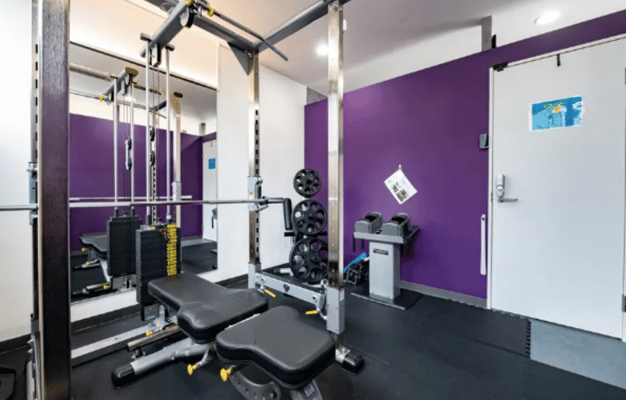 【個室トレーニングルーム】
タフスタッフ社パワーラック一台
パワーブロック 23kgセット
アタッチメント各種
ヨガマット
ステップ台
メディシンボール
