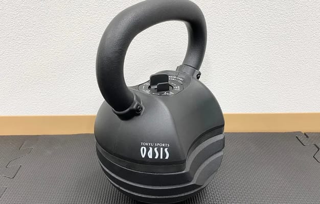 可変式ケトルベル完備。1つで複数の重量に調整可能な便利なトレーニング器具です。