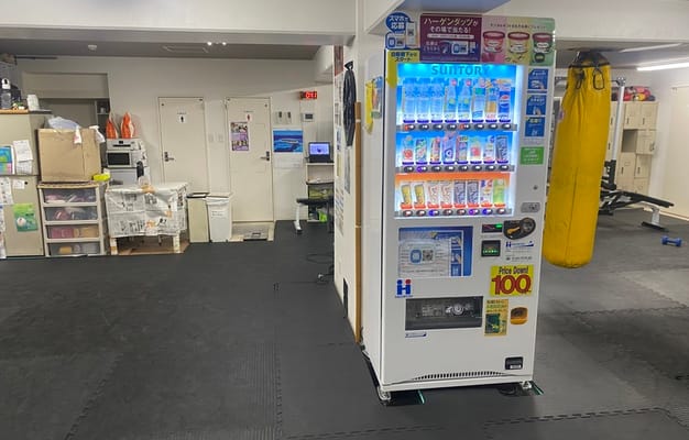自動販売機があります。