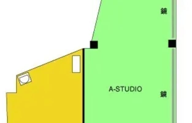 スタジオの平面図が描かれており、各エリアの配置が示されています。A-STUDIOが広いスペースとして表示されています。