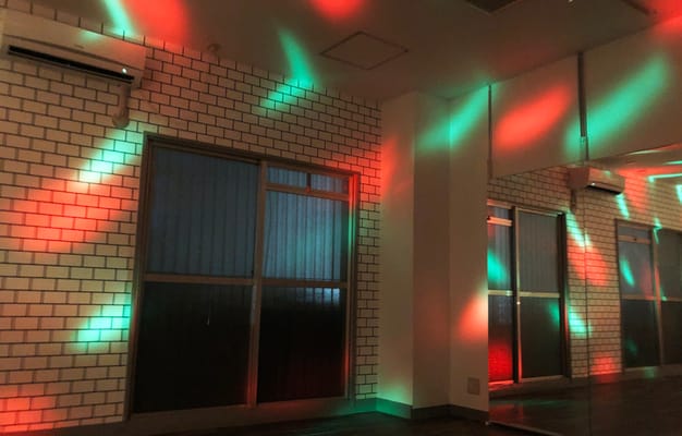 非日常的な中でダンスを楽しめます。レンタルスタジオULTRA。