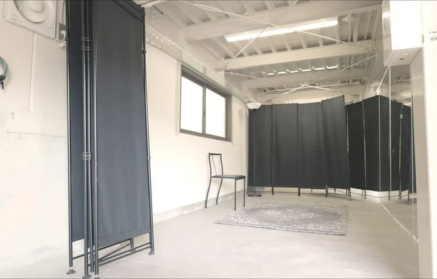 パーテーション完備で半個室利用も可能！