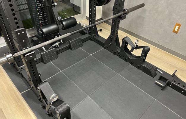 より鍛えた人のために、大型マシンも完備しています💥🏋️‍♂️ 
さまざまなトレーニングに対応できるマシンを揃えているので、効率よく鍛えたい方にもぴったりです🔥