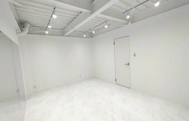 完全個室のため様々な用途でご利用いただけるスタジオです！
エアコンも完備していますので季節問わず快適にご利用いただけます。