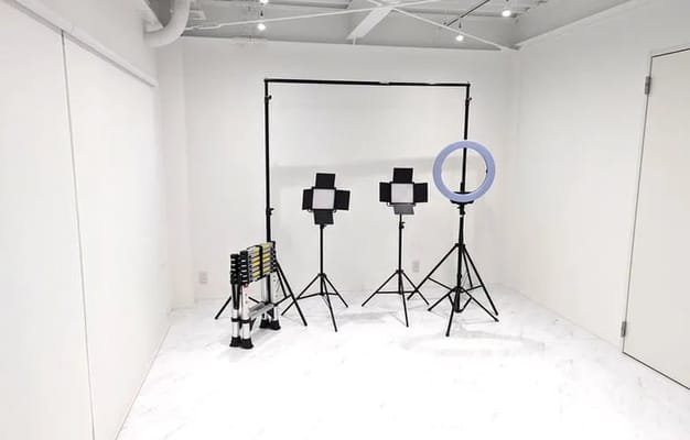 LEDライト & 三脚付き で本格的なライティング演出可能！