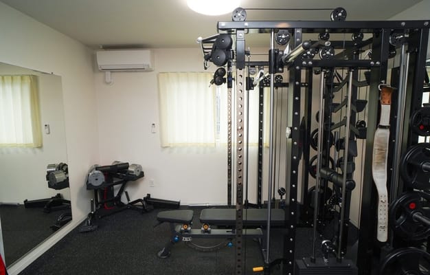 大型鏡完備！フォームを確認しながらトレーニング可能💪