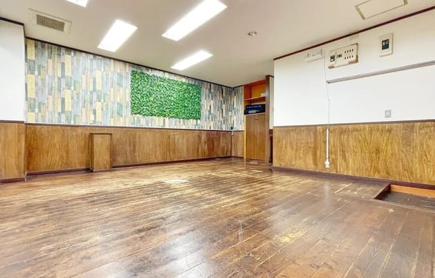 板張りの床です。