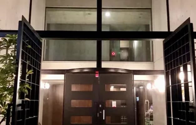 addict gym 千駄ヶ谷の外観写真
こちらの門に入って左下に鍵箱が設置してあります。