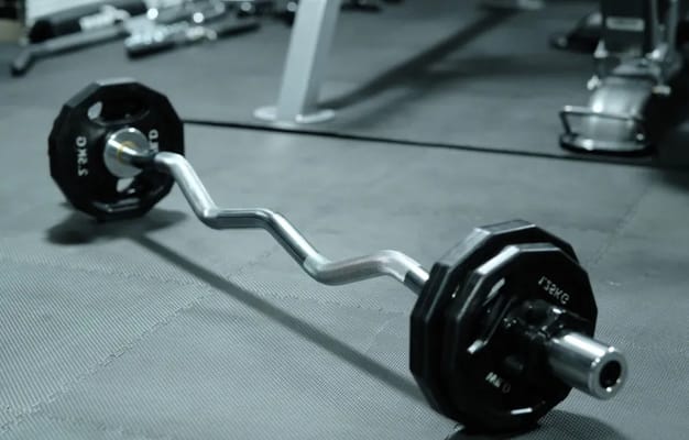 トレーニング設備：EZバー